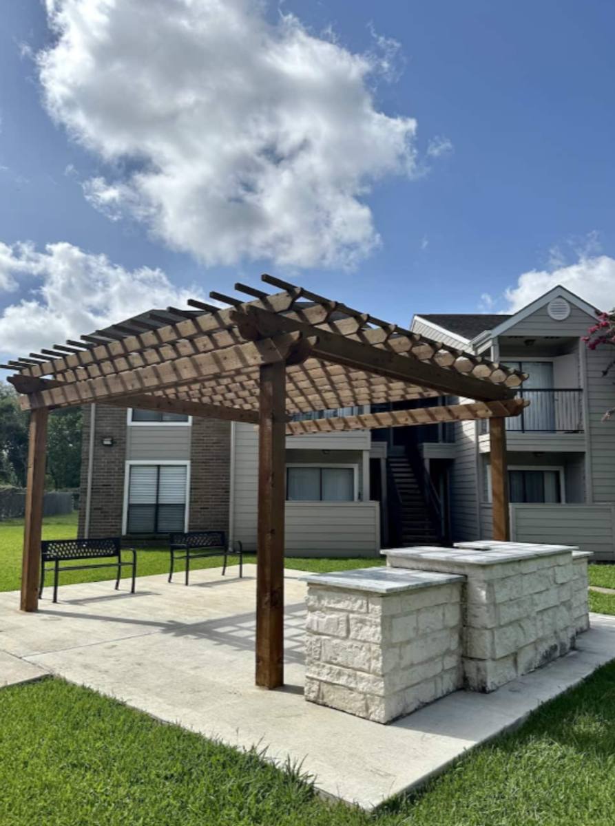 Apartment for rent at 2301 Fairway Dr, Alvin, TX 77511
