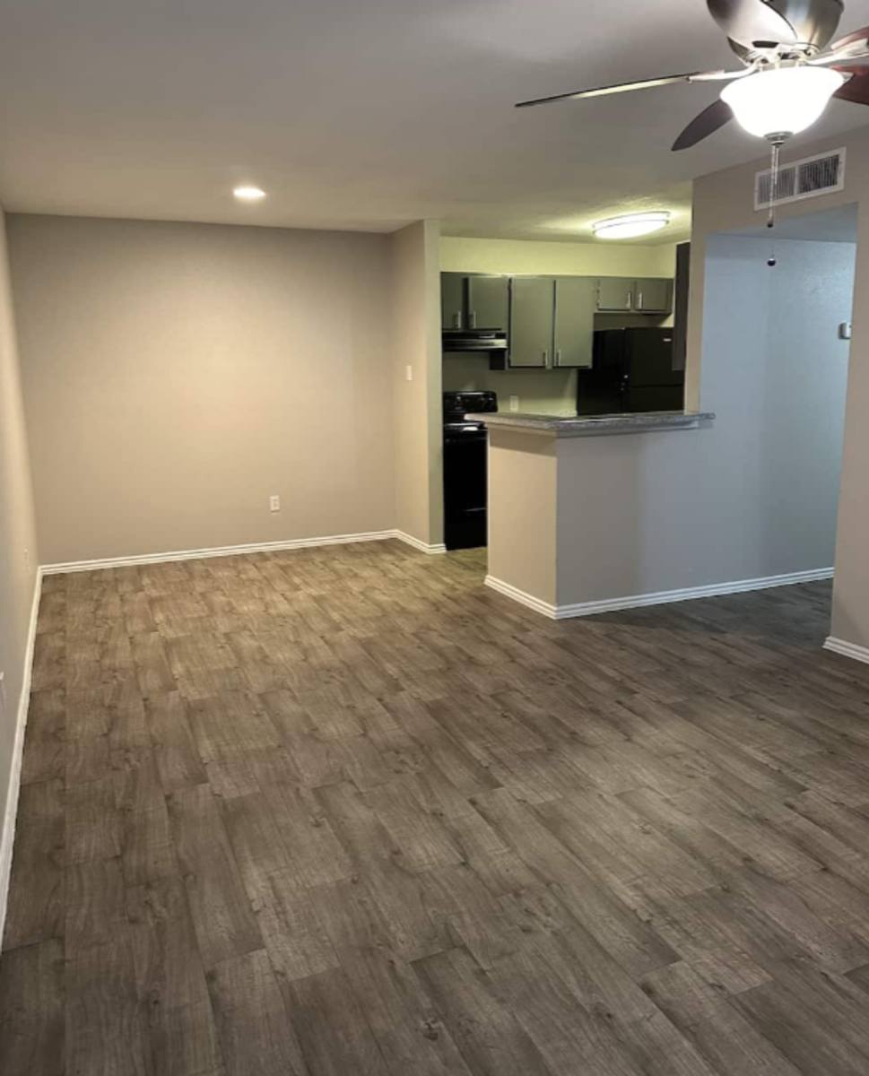 Apartment for rent at 2301 Fairway Dr, Alvin, TX 77511