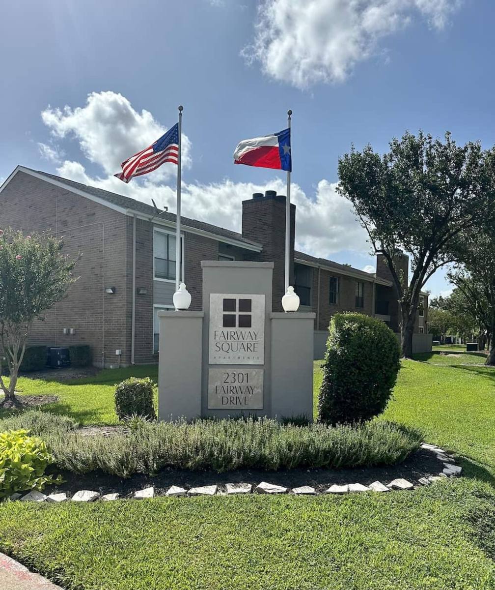 Apartment for rent at 2301 Fairway Dr, Alvin, TX 77511