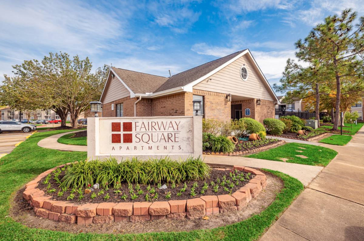 Apartment for rent at 2301 Fairway Dr, Alvin, TX 77511