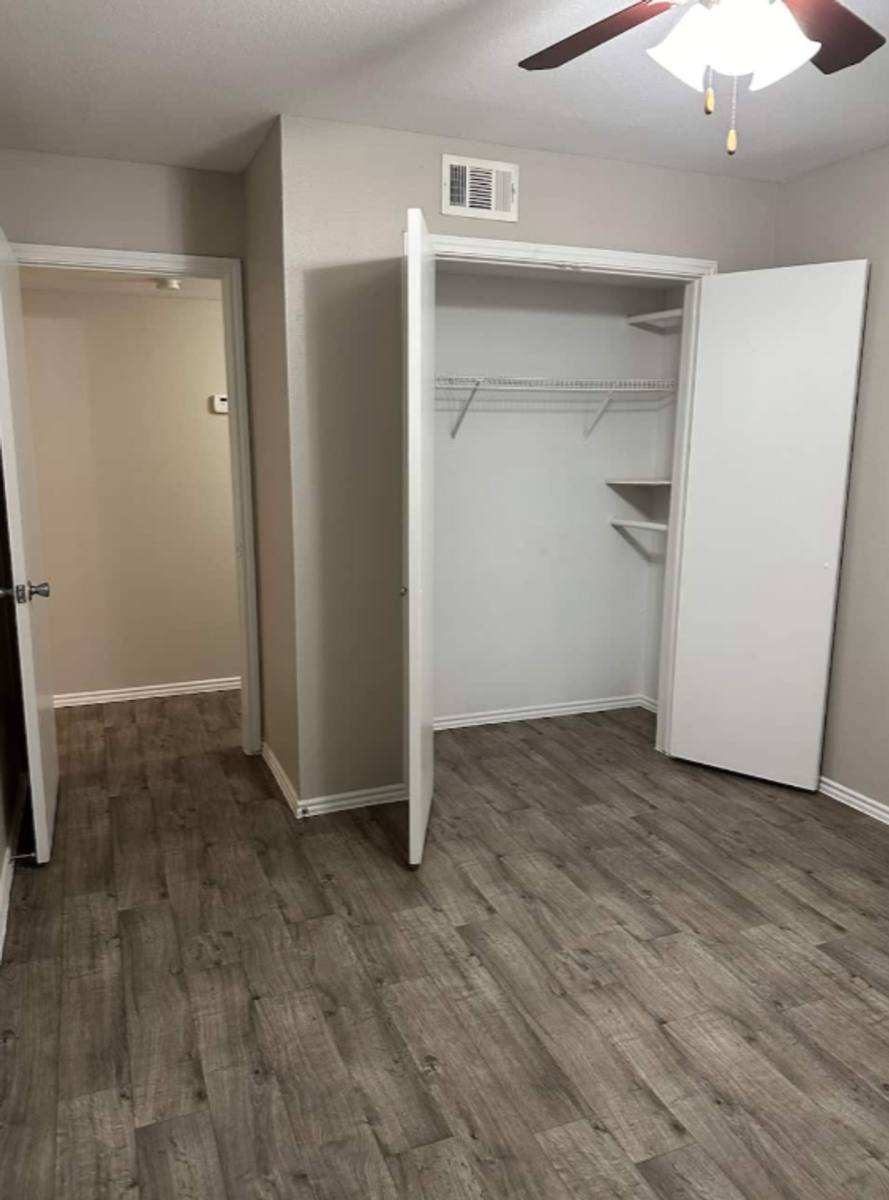 Apartment for rent at 2301 Fairway Dr, Alvin, TX 77511
