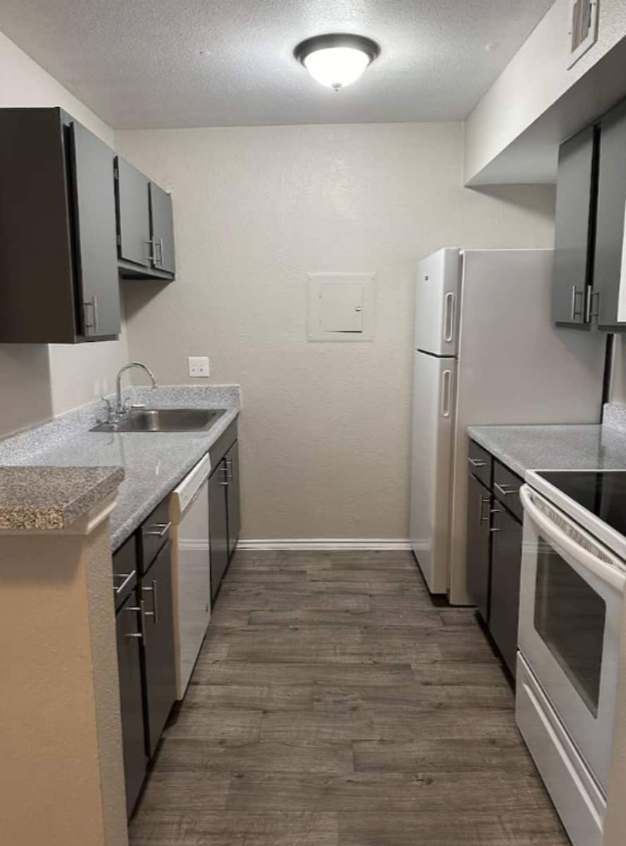 Apartment for rent at 2301 Fairway Dr, Alvin, TX 77511