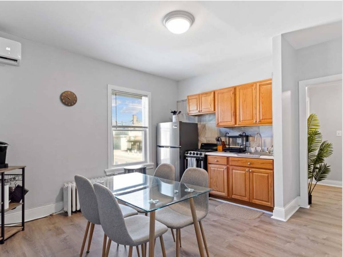 Apartment for rent at 254 S Whitney St, Hartford, CT 06105