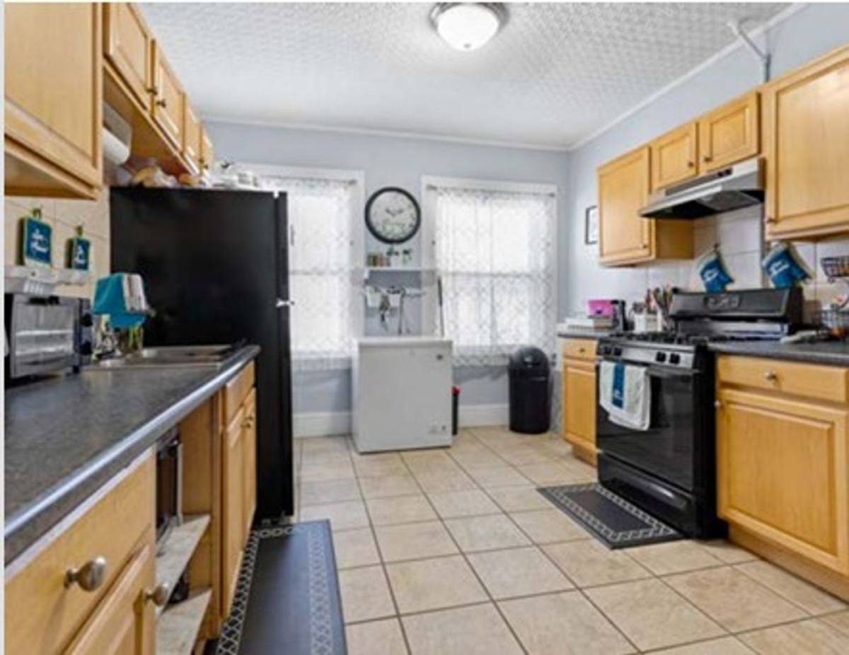 Apartment for rent at 254 S Whitney St, Hartford, CT 06105
