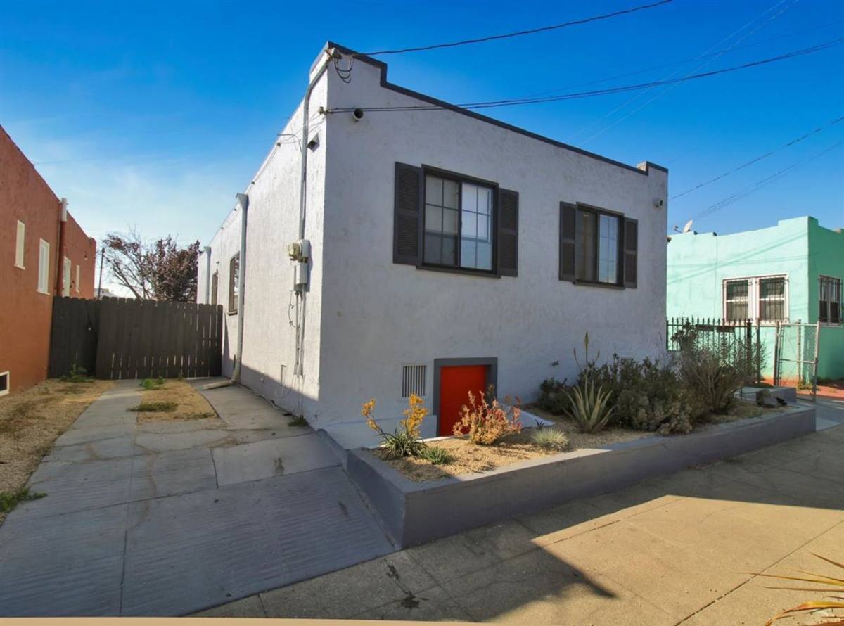 Apartment for rent at 2775-2777 E21st St, Oakland, CA 94601