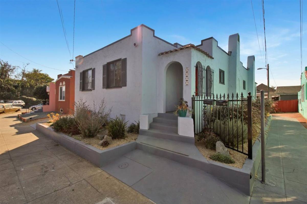 Apartment for rent at 2775-2777 E21st St, Oakland, CA 94601
