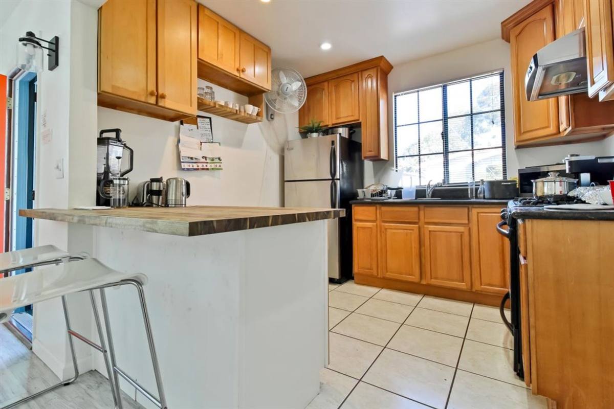Apartment for rent at 2775-2777 E21st St, Oakland, CA 94601