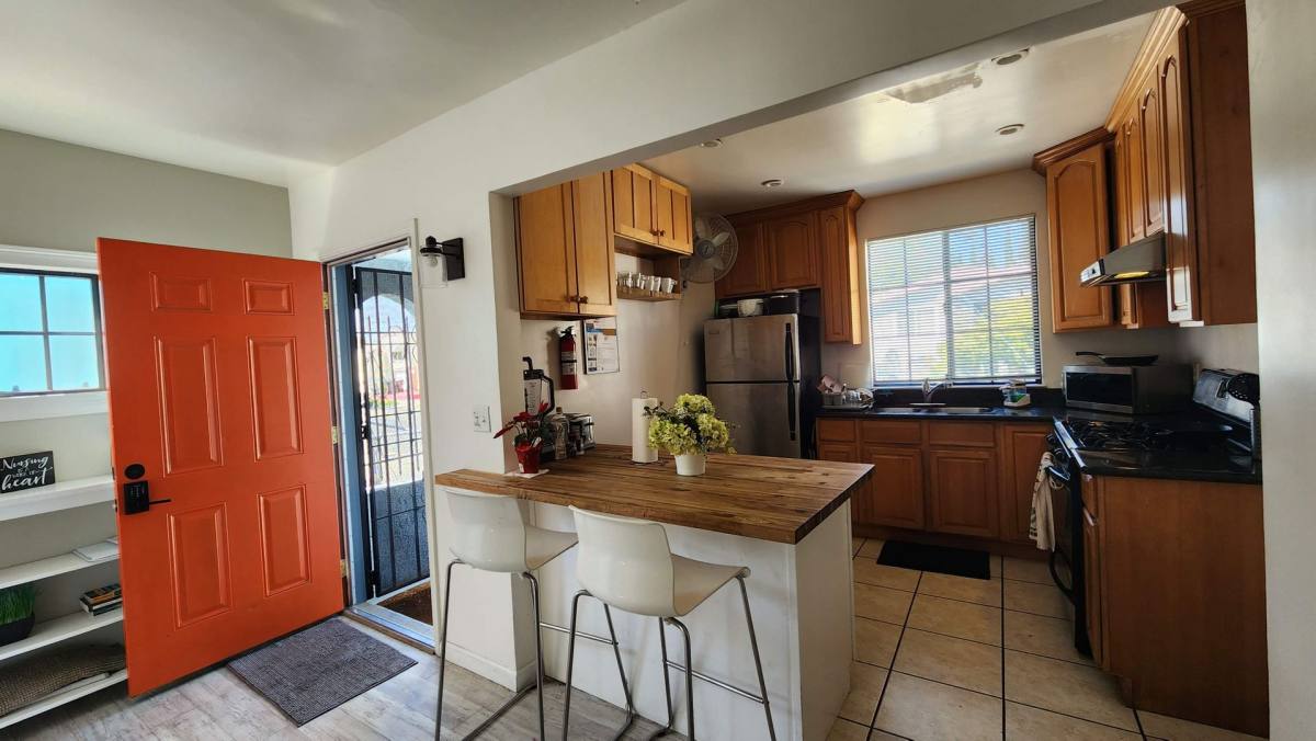 Apartment for rent at 2775-2777 E21st St, Oakland, CA 94601