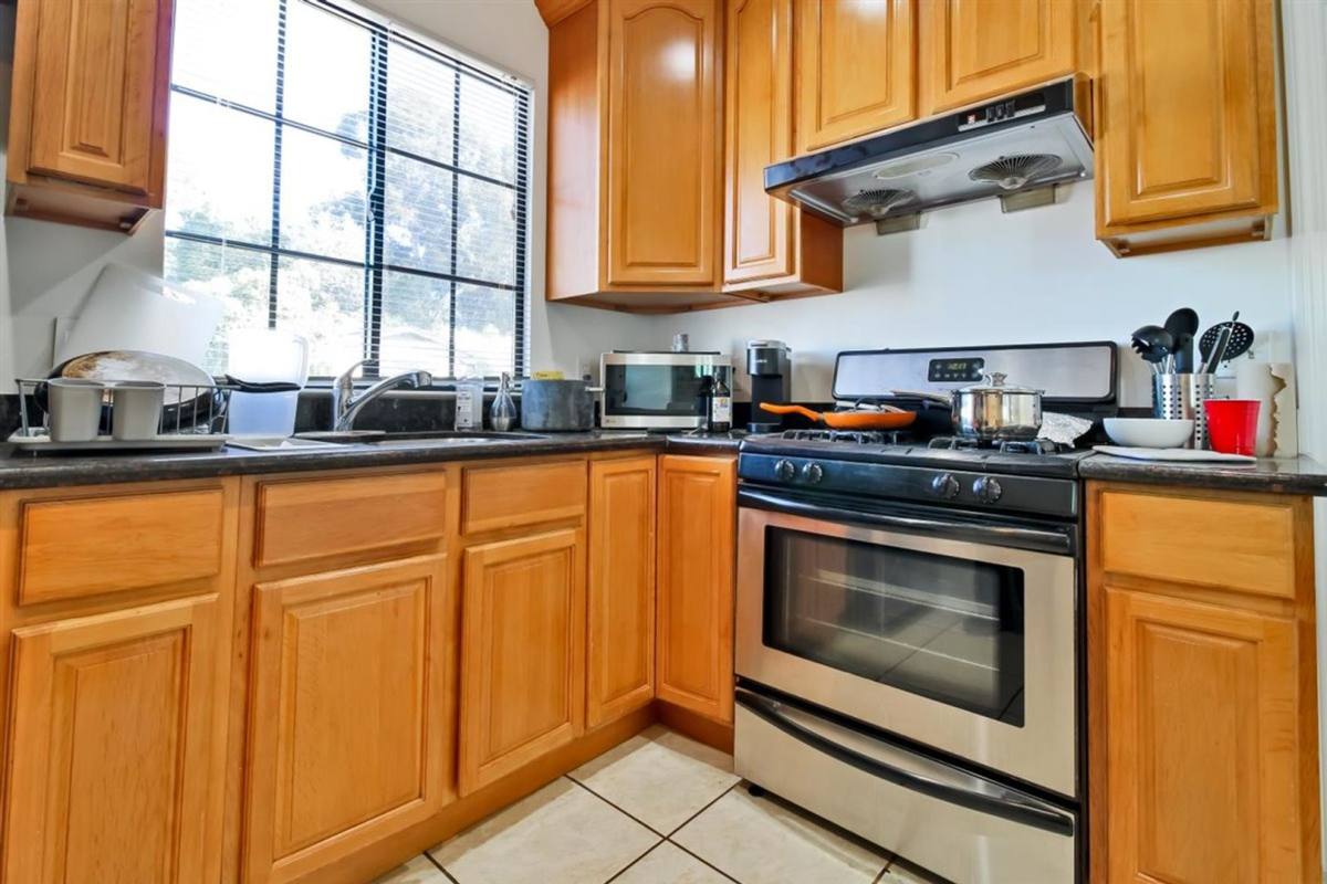 Apartment for rent at 2775-2777 E21st St, Oakland, CA 94601
