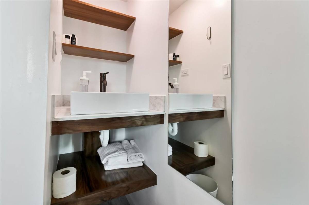 Apartment for rent at 2775-2777 E21st St, Oakland, CA 94601