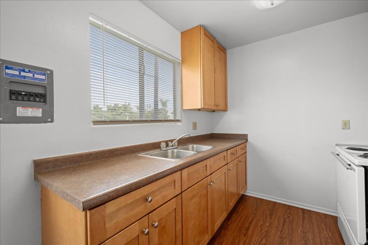 Apartment for rent at 10522 Artesia Blvd, Bellflower, CA 90706