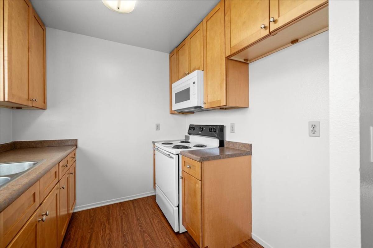 Apartment for rent at 10522 Artesia Blvd, Bellflower, CA 90706