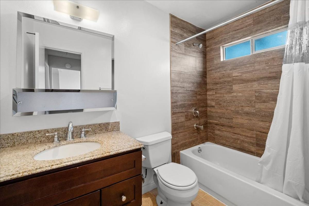 Apartment for rent at 10522 Artesia Blvd, Bellflower, CA 90706