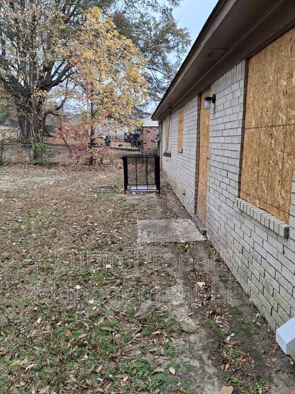 House for rent at 1221 Tahoe Rd, Memphis, TN 38109