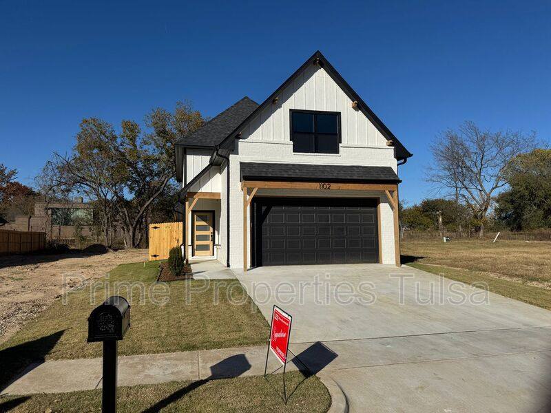 House for rent at 1102 E Delmar Place S, Broken Arrow, OK 74012