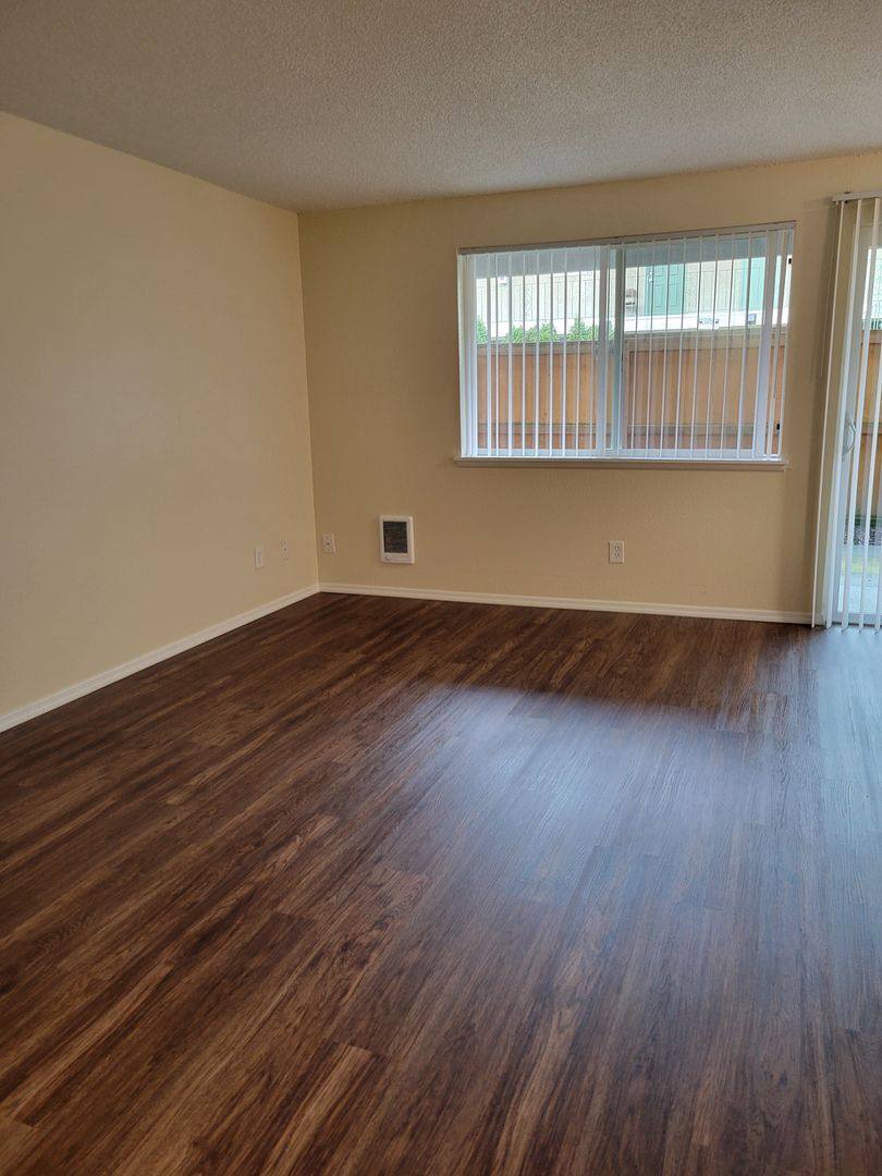 Apartment for rent at 13227 Ambaum Blvd SW, Seattle, WA 98146