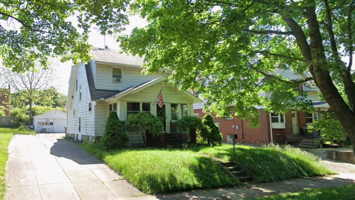 House for rent at 1298 Bellows St, Akron, OH 44301