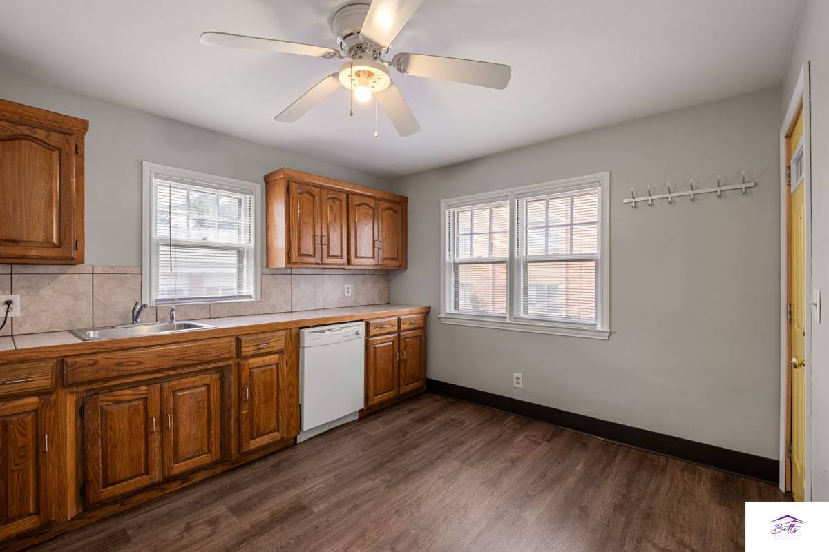 Apartment for rent at 3825 Cuming St, Omaha, NE 68131