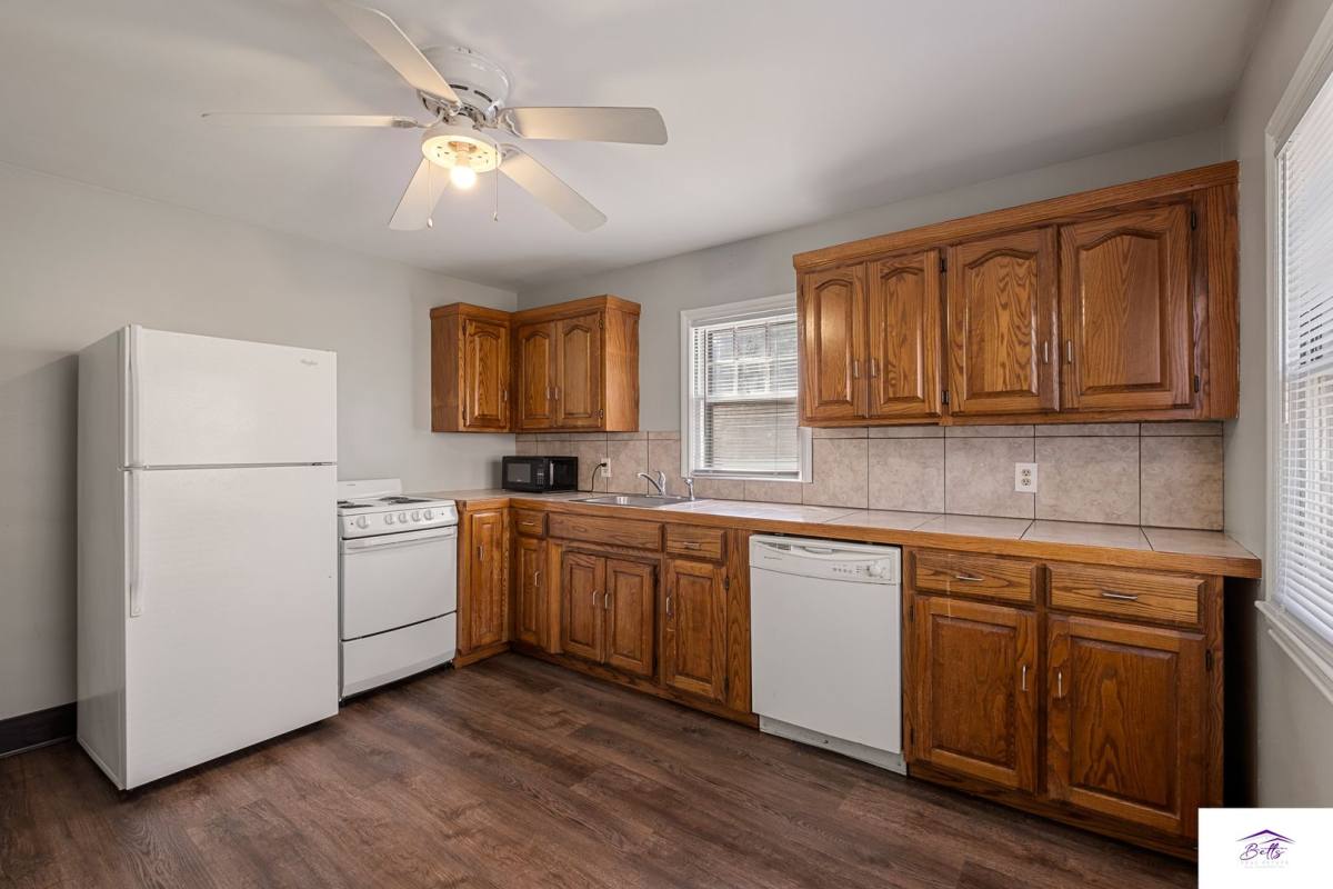 Apartment for rent at 3825 Cuming St, Omaha, NE 68131
