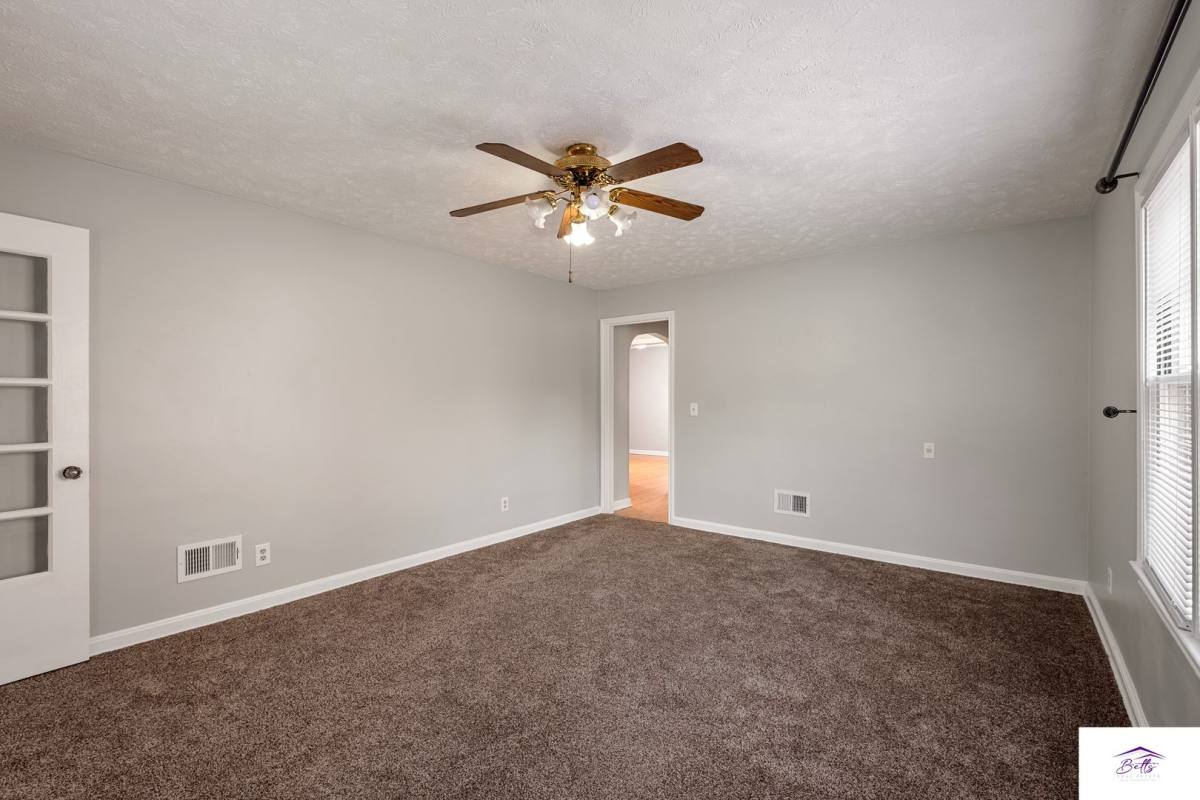 Apartment for rent at 3825 Cuming St, Omaha, NE 68131