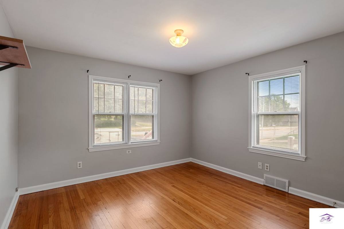 Apartment for rent at 3825 Cuming St, Omaha, NE 68131