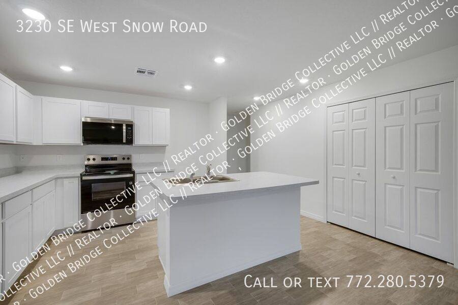 3230 SE W Snow Rd, Port Saint Lucie, FL 34984 (#82576678)