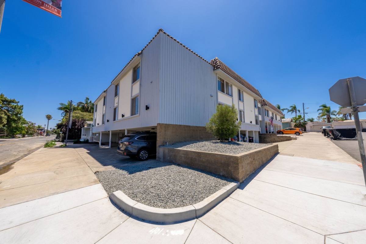 Apartment for rent at 1025 W University Ave, San Diego, CA 92103