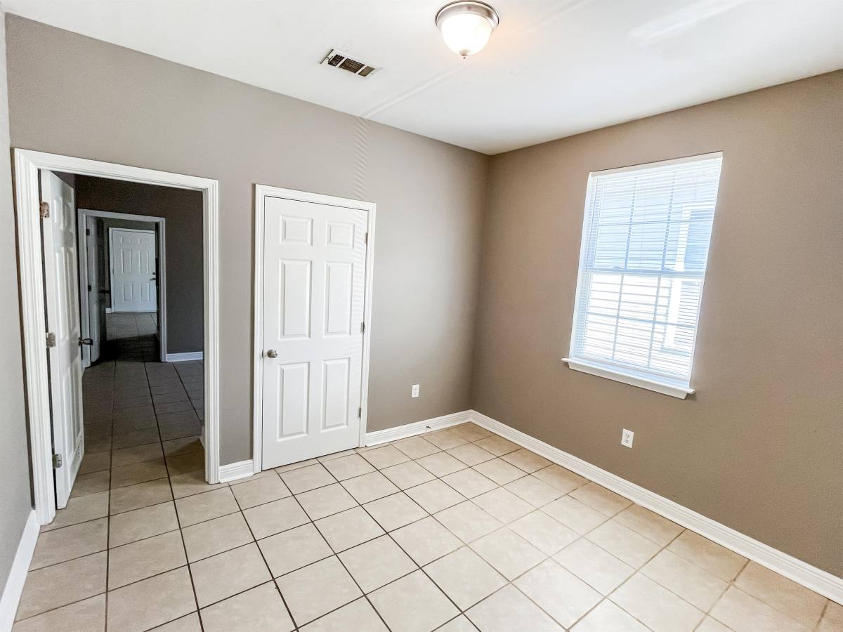 Apartment for rent at 1916 Eagle St #1, New Orleans, LA 70118