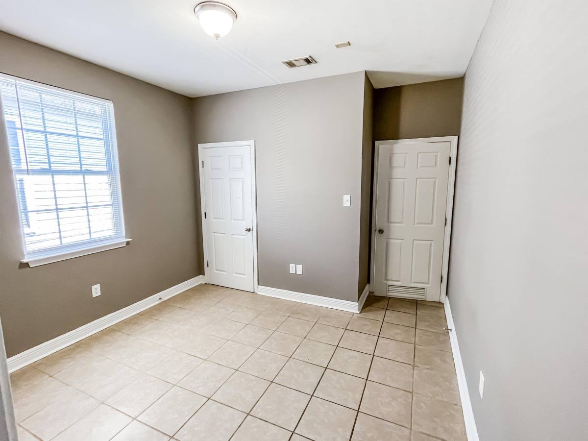 Apartment for rent at 1916 Eagle St #1, New Orleans, LA 70118