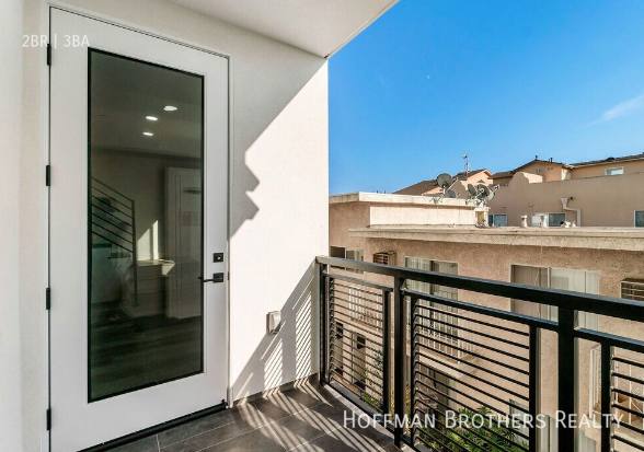 Apartment for rent at 3632 Keystone Ave #303, Los Angeles, CA 90034