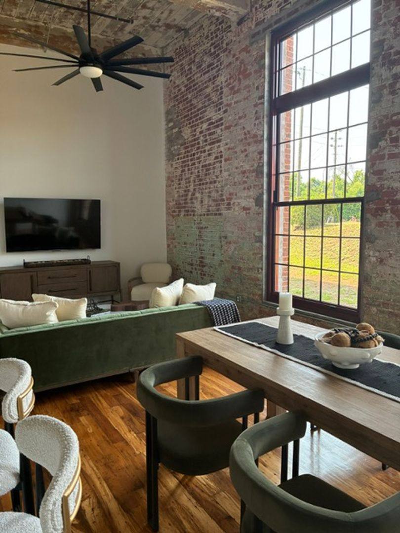 Apartment for rent at 502 W Broadway St, Griffin, GA 30223