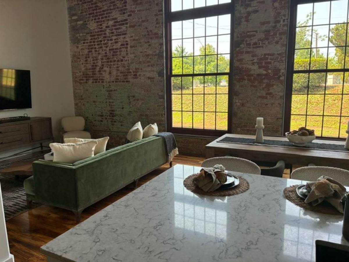 Apartment for rent at 502 W Broadway St, Griffin, GA 30223