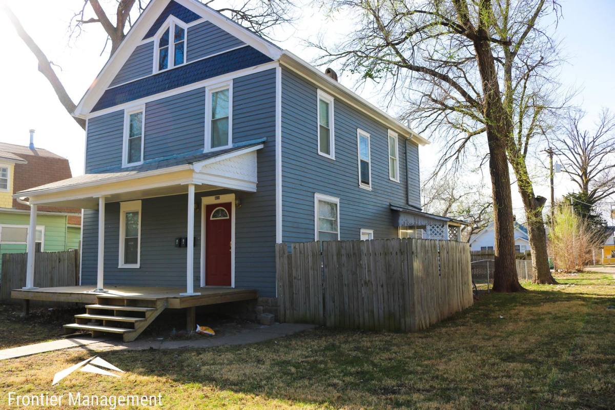 Apartment for rent at 923 Osage St, Manhattan, KS 66502