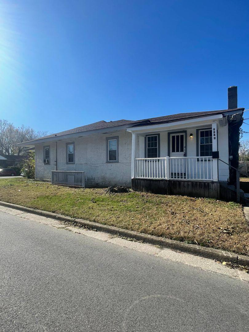 Apartment for rent at 126 B Suffolk Ave, Colonial Heights, VA 23834