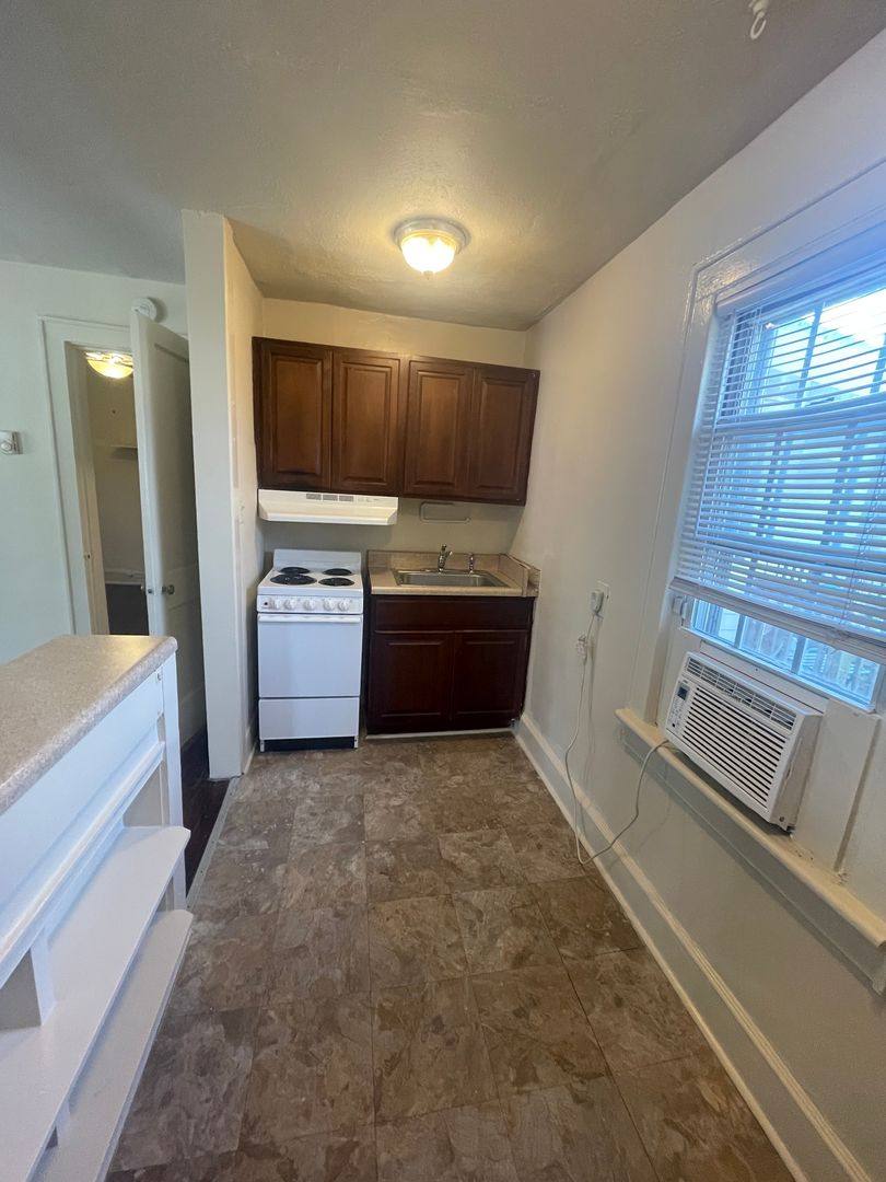 Apartment for rent at 126 B Suffolk Ave, Colonial Heights, VA 23834