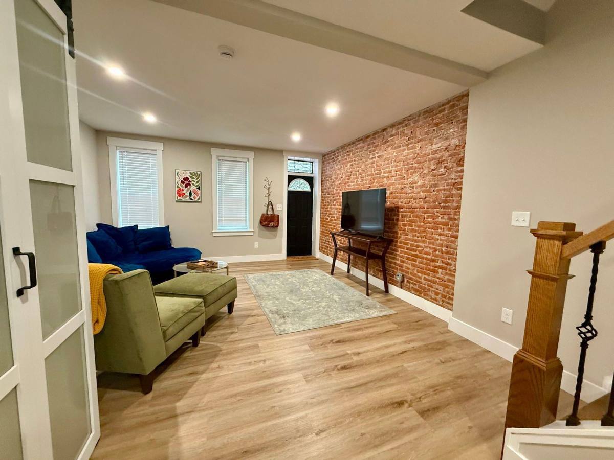 Townhouse for rent at 521 Locust St, Columbia, PA 17512
