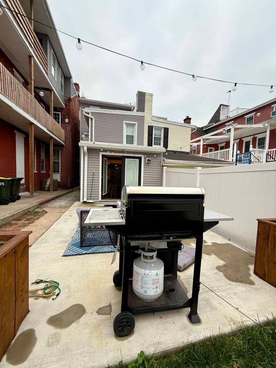 Townhouse for rent at 521 Locust St, Columbia, PA 17512