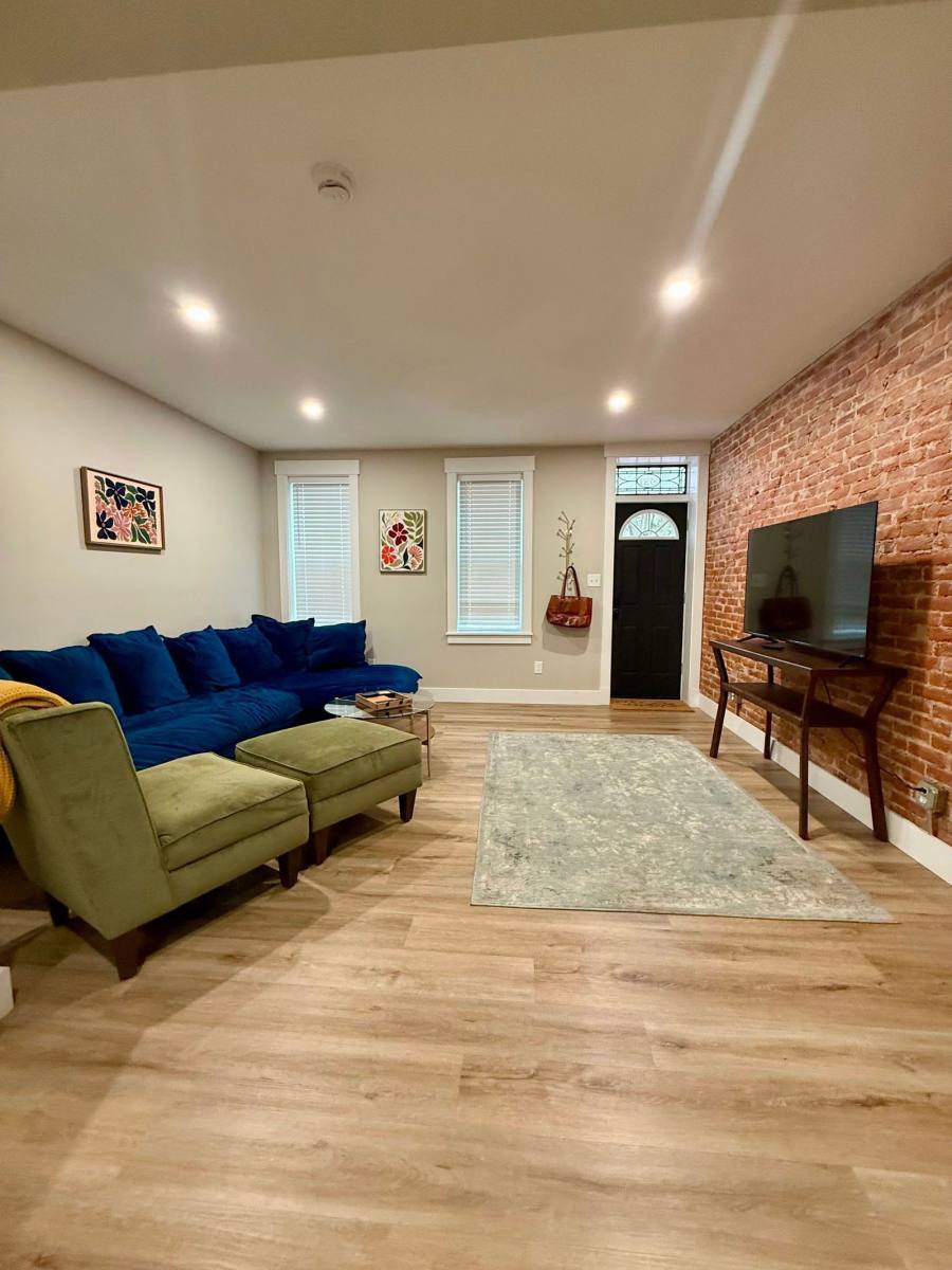 Townhouse for rent at 521 Locust St, Columbia, PA 17512