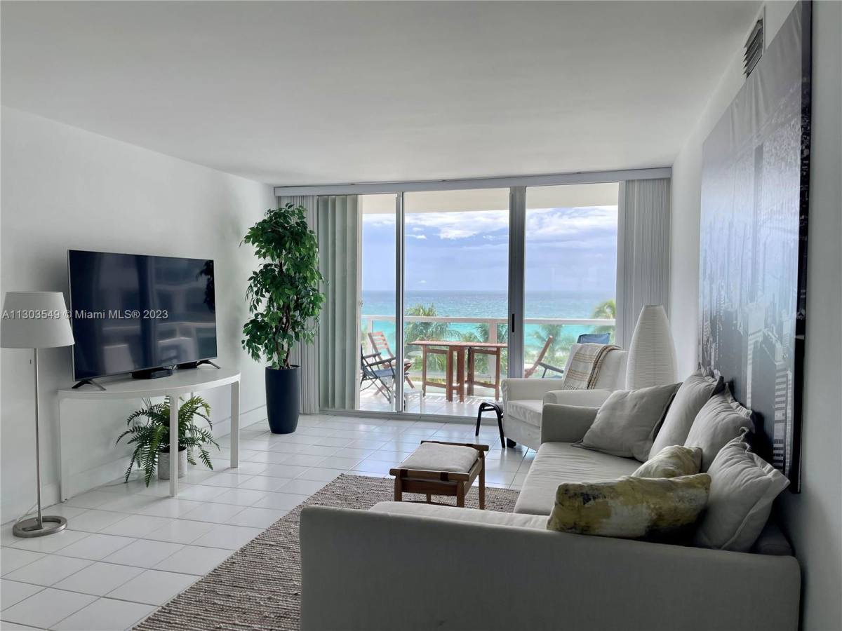 Apartment for rent at 5161 Collins Ave, Miami Beach, FL 33140