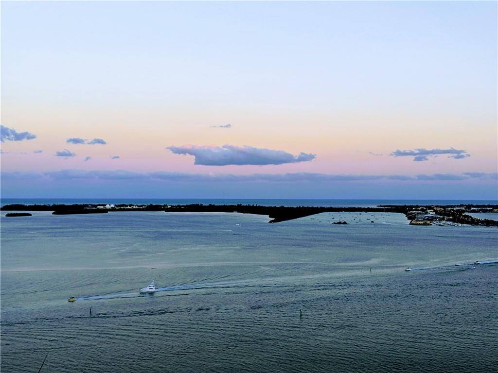 Apartment for rent at 1200 Brickell Bay Dr, Miami, FL 33131
