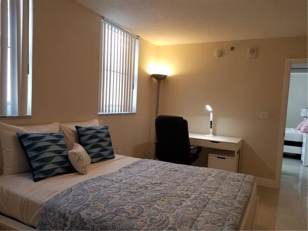 Apartment for rent at 1200 Brickell Bay Dr, Miami, FL 33131