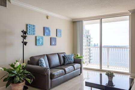 Apartment for rent at 1200 Brickell Bay Dr, Miami, FL 33131