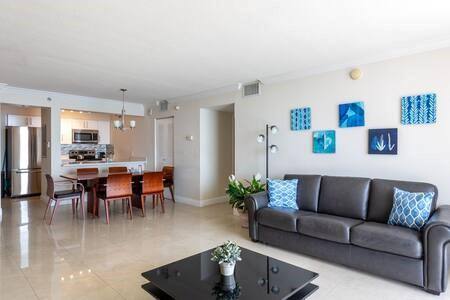 Apartment for rent at 1200 Brickell Bay Dr, Miami, FL 33131