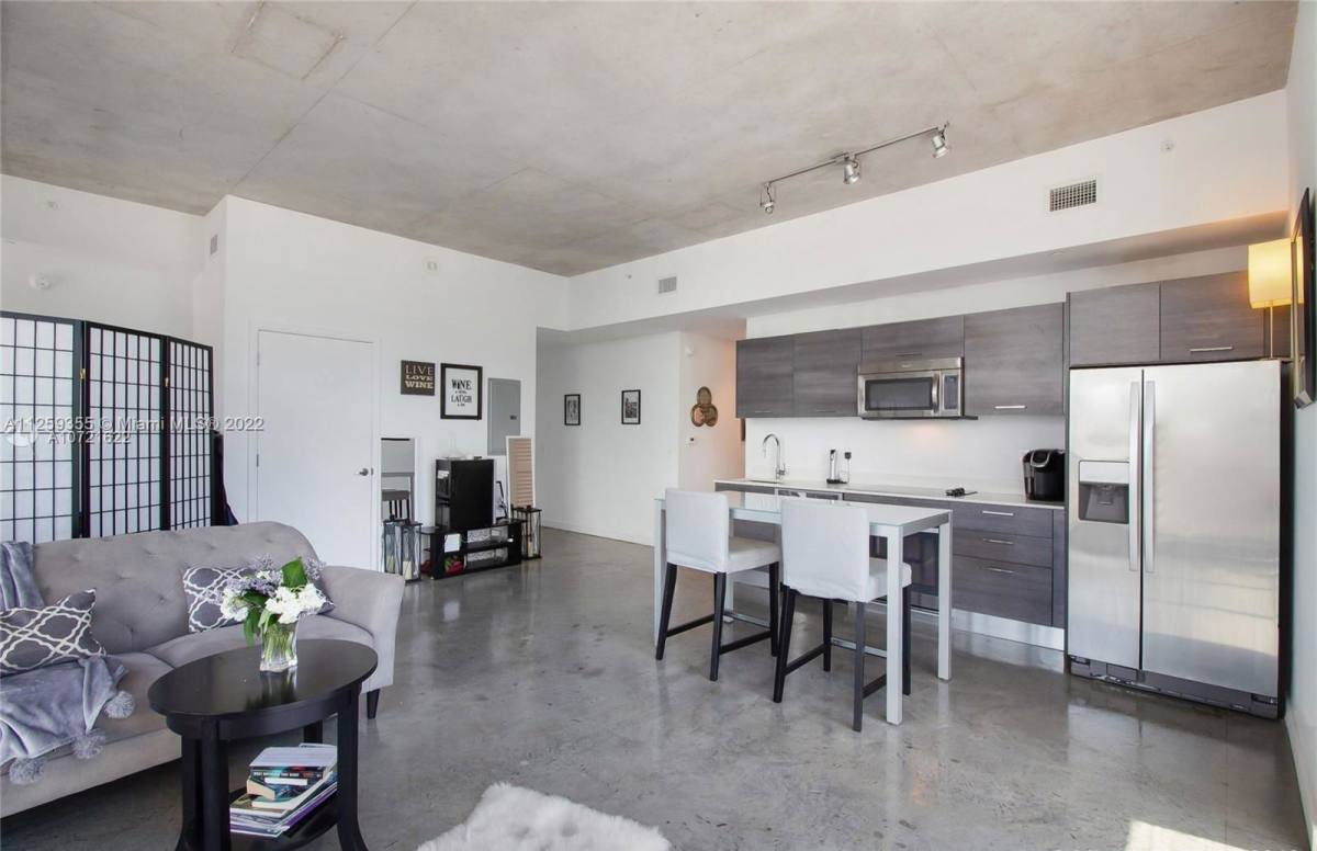 Apartment for rent at 151 SE 1st St, Miami, FL 33131