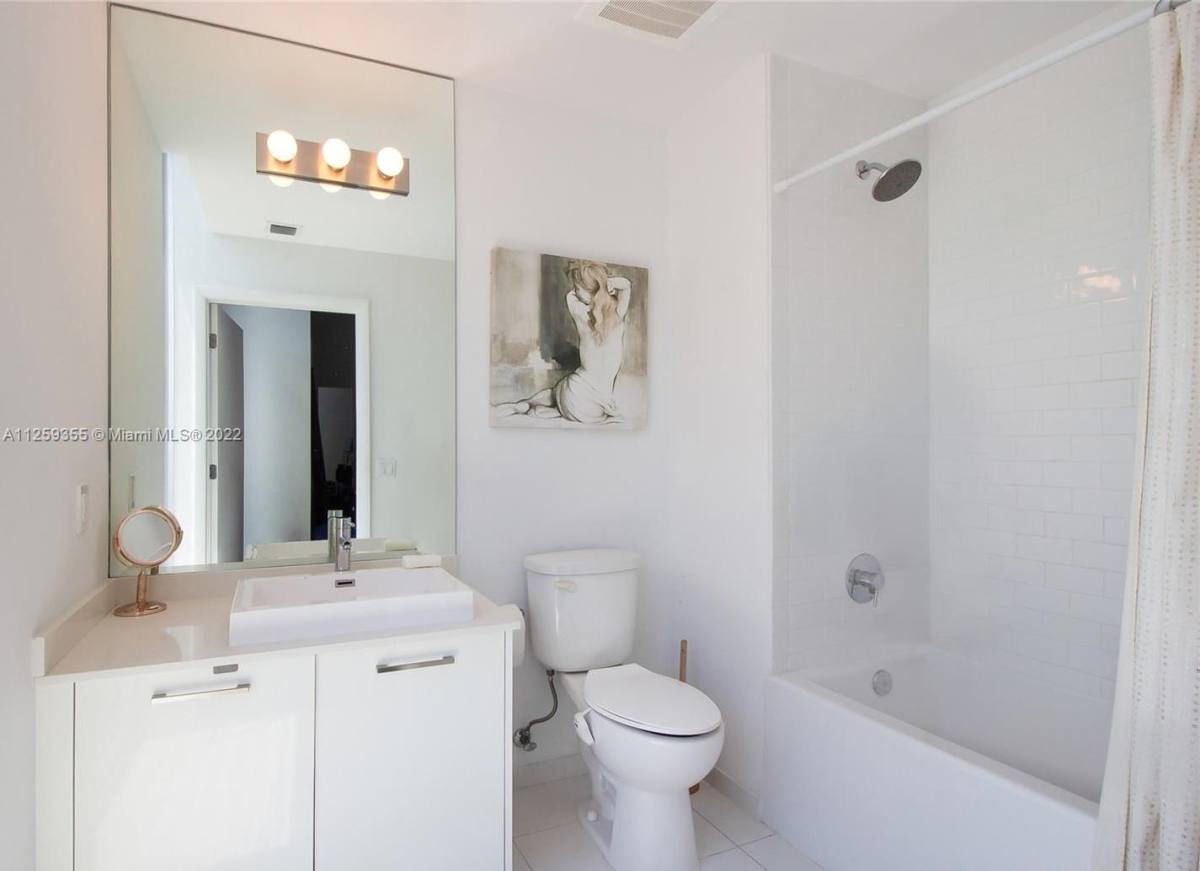 Apartment for rent at 151 SE 1st St, Miami, FL 33131