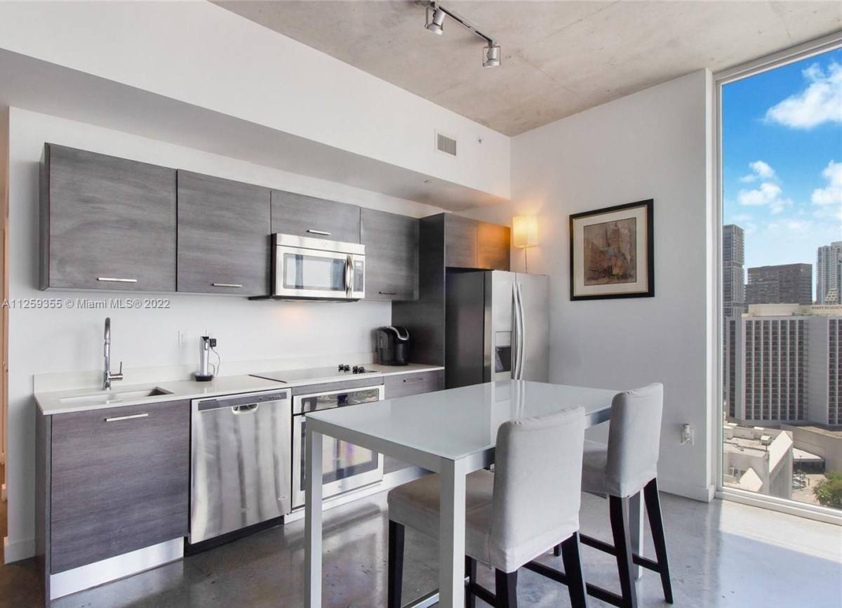 Apartment for rent at 151 SE 1st St, Miami, FL 33131