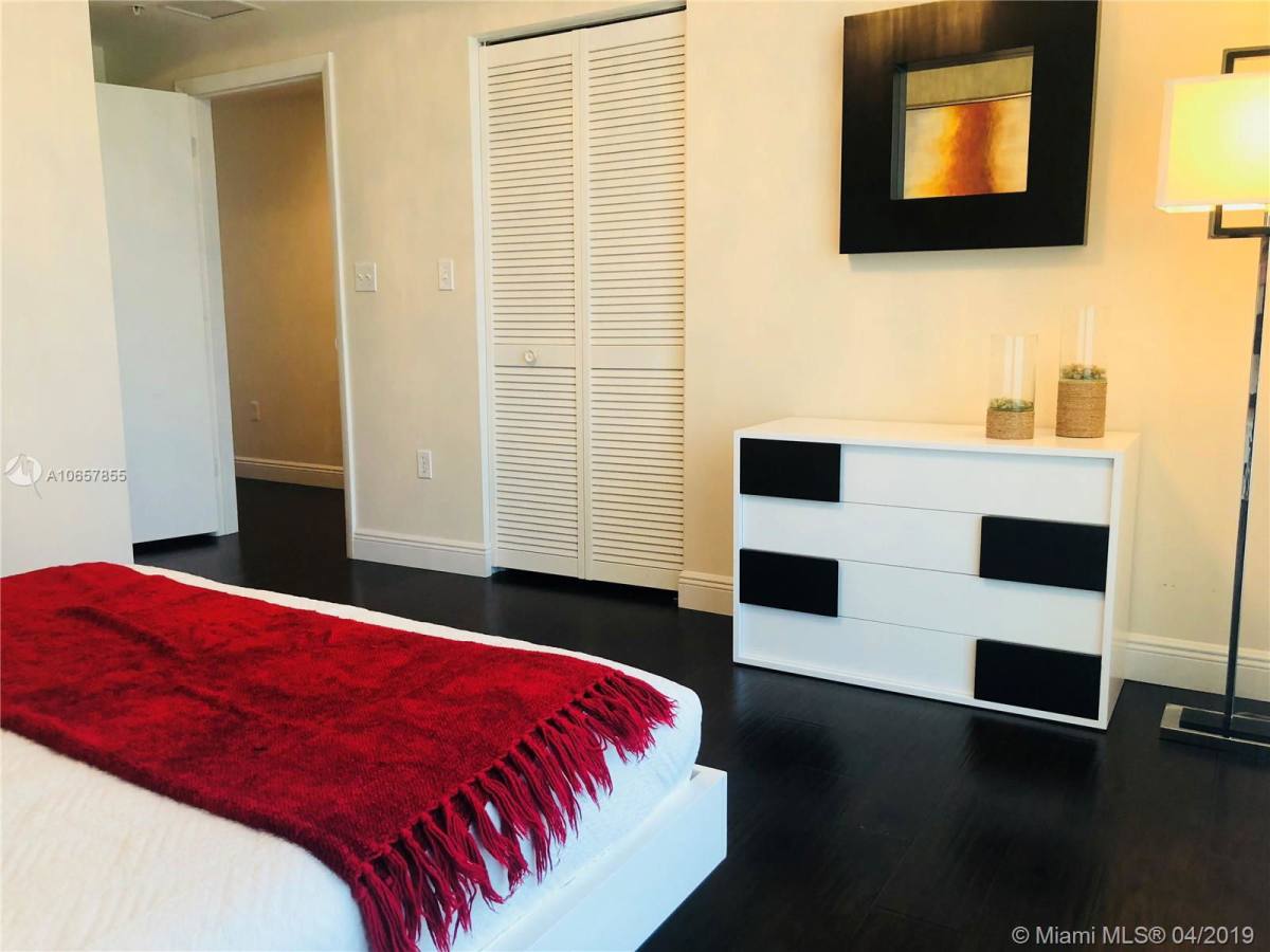 Apartment for rent at 244 Biscayne Blvd, Miami, FL 33132