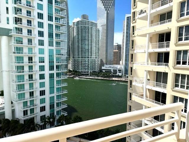 Apartment for rent at 888 Brickell Key Dr, Miami, FL 33131