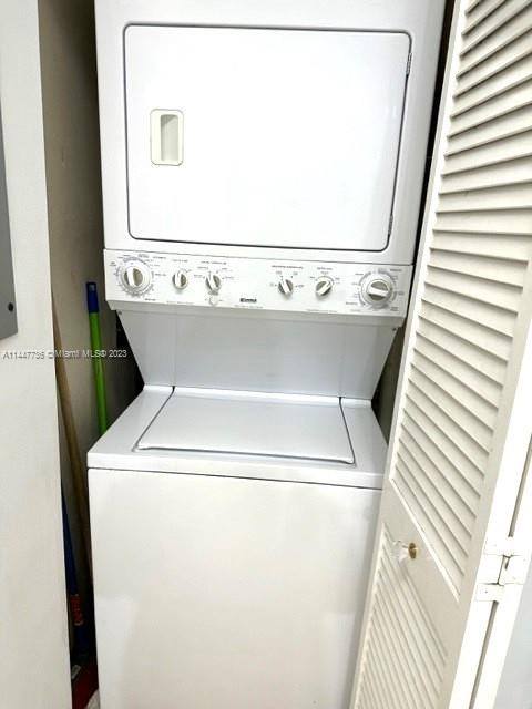 Apartment for rent at 888 Brickell Key Dr, Miami, FL 33131
