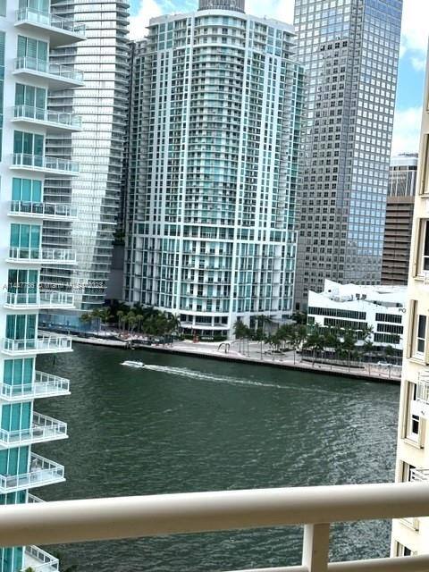 Apartment for rent at 888 Brickell Key Dr, Miami, FL 33131